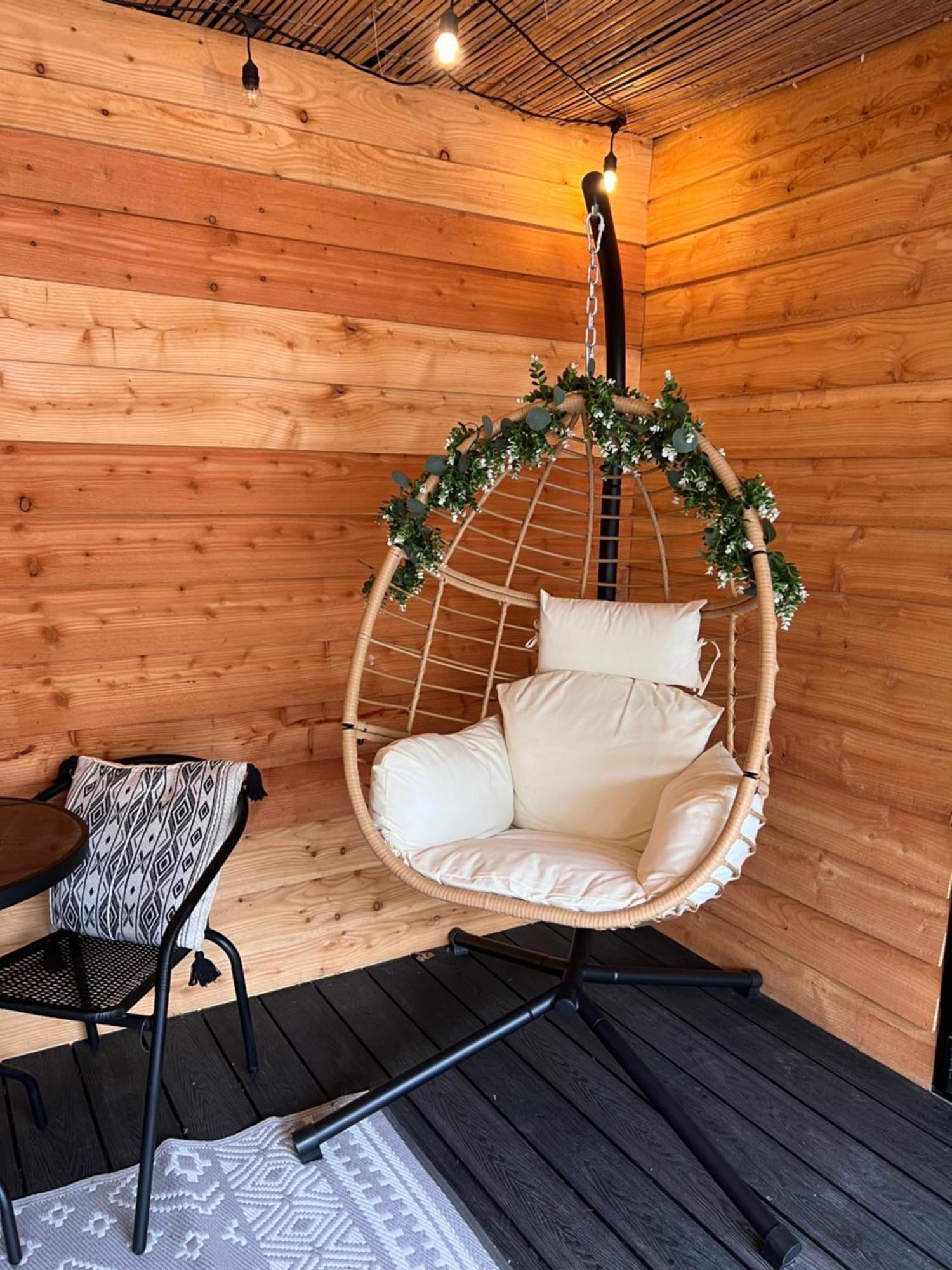 Luxury Courtyard Studio In Llangollen Bagian luar foto