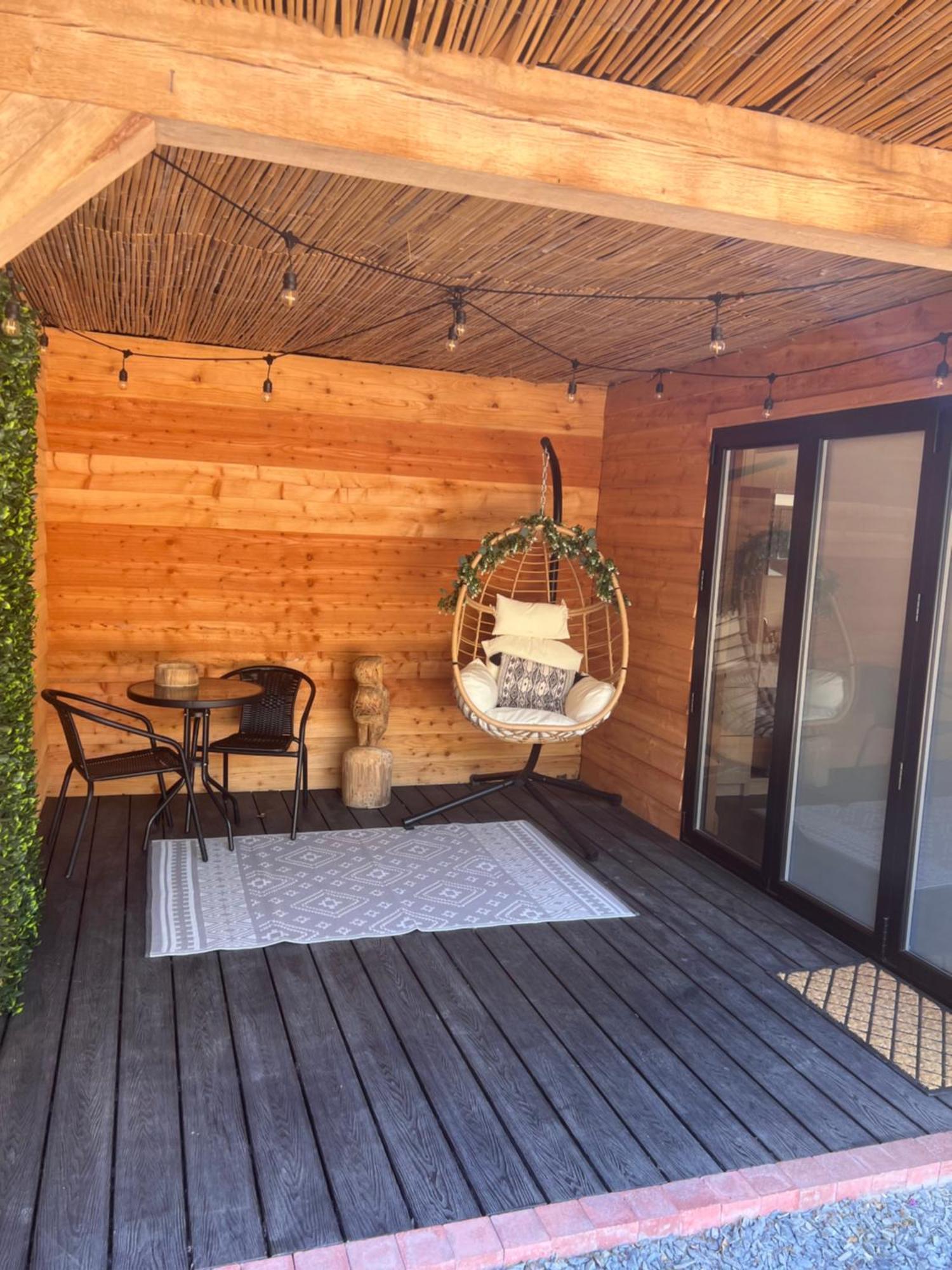 Luxury Courtyard Studio In Llangollen Bagian luar foto